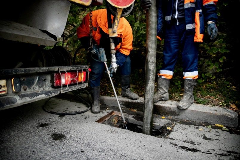 cleaning a drain with a vac truck jetter MA
